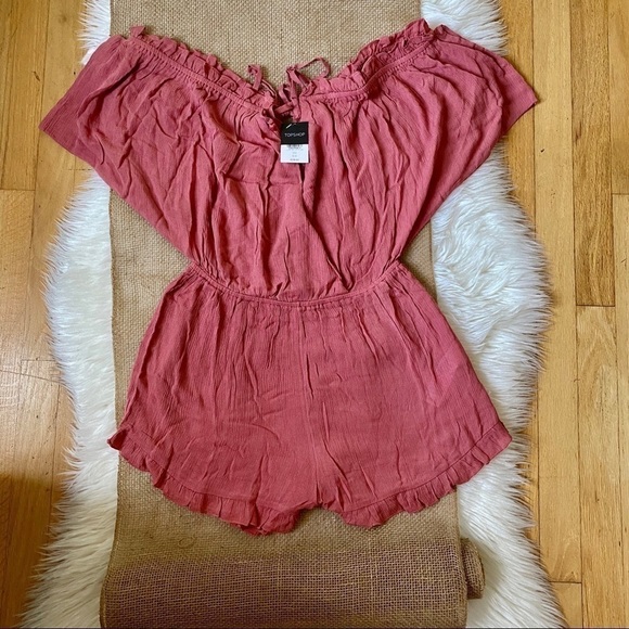 Topshop Ruffled Trim Cold Shoulder Romper Size Small NWT - Picture 2 of 4